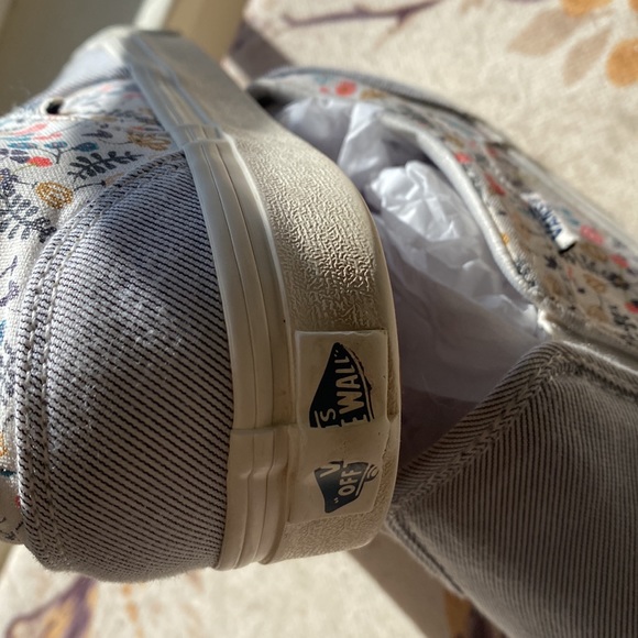 VANS OFF THE WALL Blue floral slip on size 8 WOMANS Gently used - Picture 4 of 8